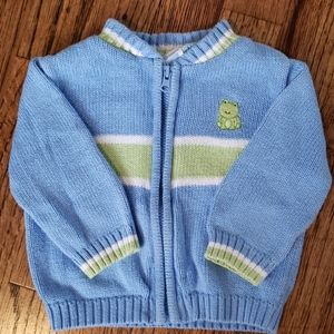 Like new sweater with frog emblem